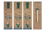 Penna Eco-Green Biodegradabile con Semi Piantabili MAT1013 - Bomboniera Green per Comunione, Laurea e Compleanno Penna eco-green biodegradabile con semi piantabili confezionata su cartoncino avana, ideale come bomboniera per eventi ecosostenibili.
