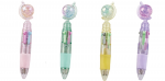 Bomboniera Penna Multicolor con Sfera Glitterata per Compleanni, Comunioni e Fine Festa - Modello RB1069 Set di quattro penne multicolor trasparenti in colori pastello con sfere glitterate sulla sommità, lunghezza 10cm, ideali come bomboniere