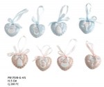 Bomboniera Nascita Cuore in Porcellana Appendino – Celeste o Rosa (H. 5 cm) Appendini a cuore in porcellana per bomboniere nascita azzurro e rosa.