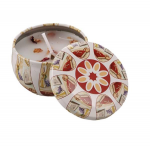 Bomboniera Comunione Candela in Scatola di Latta Sacra - Economica Candela profumata contenuta in una scatola di latta circolare con coperchio decorato da icone religiose per Prima Comunione, diametro 6cm.