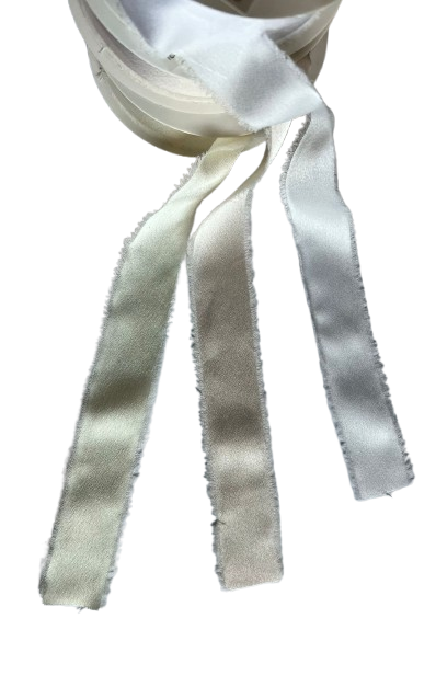 Nastro effetto seta chiffon 25mm x 15mt nei colori ecru/panna, crema e bianco per bomboniere e confezionamenti delicati